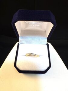 Anillo Medio sin fin oro 10k.