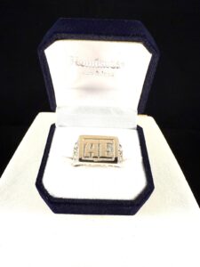 Anillo con iniciales 033.