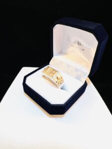 Anillo con iniciales 020.