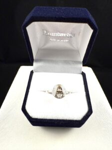 Anillo de Mesa Redondo.